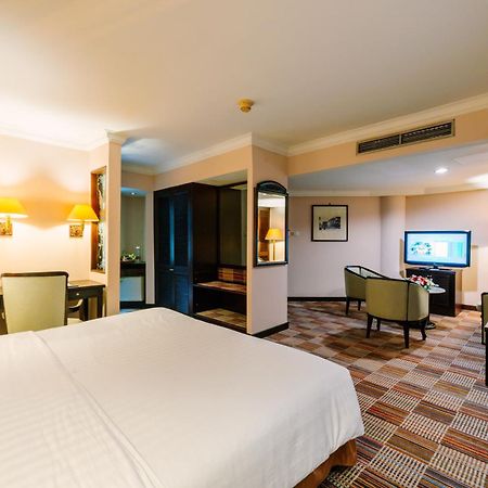 Grand Diamond Hotel Yogyakarta Maguwo Extérieur photo