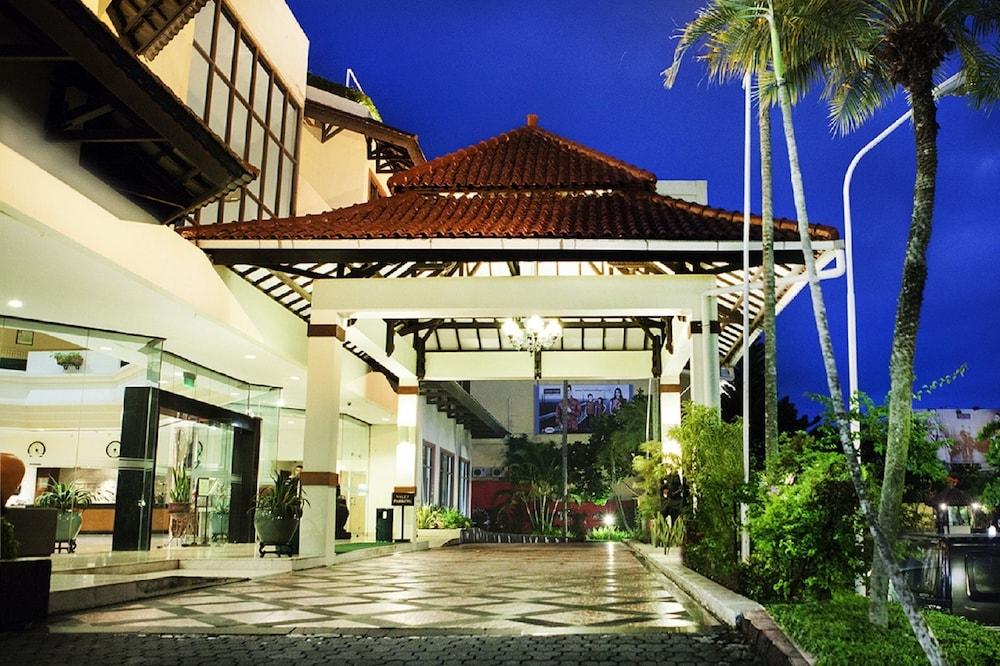 Grand Diamond Hotel Yogyakarta Maguwo Extérieur photo