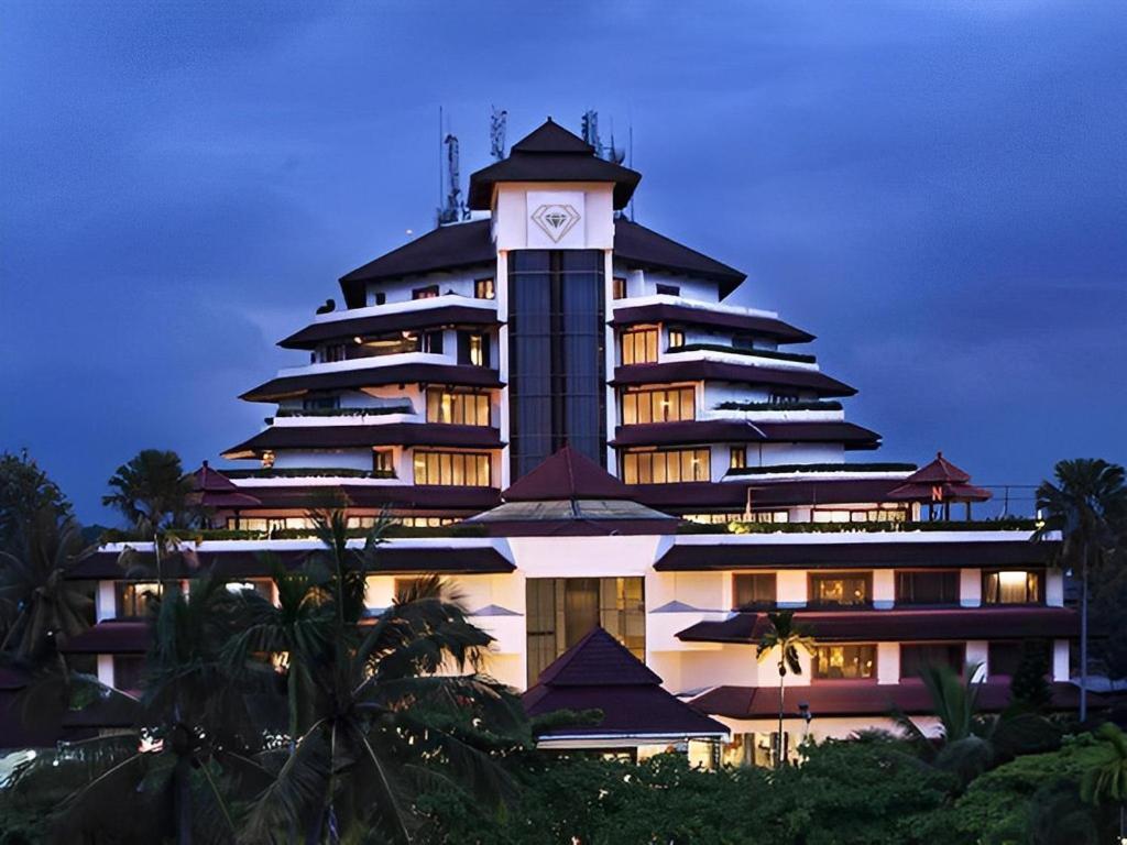 Grand Diamond Hotel Yogyakarta Maguwo Extérieur photo