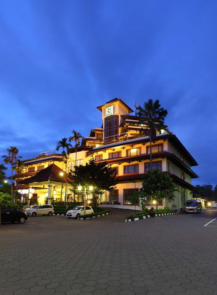Grand Diamond Hotel Yogyakarta Maguwo Extérieur photo