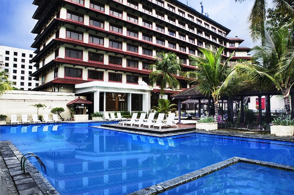 Grand Diamond Hotel Yogyakarta Maguwo Extérieur photo