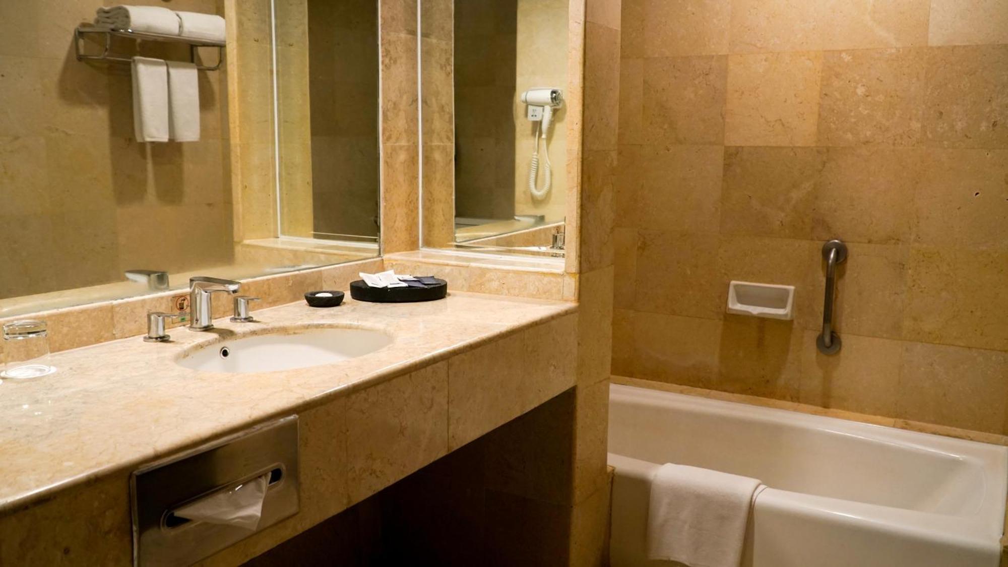 Grand Diamond Hotel Yogyakarta Maguwo Extérieur photo