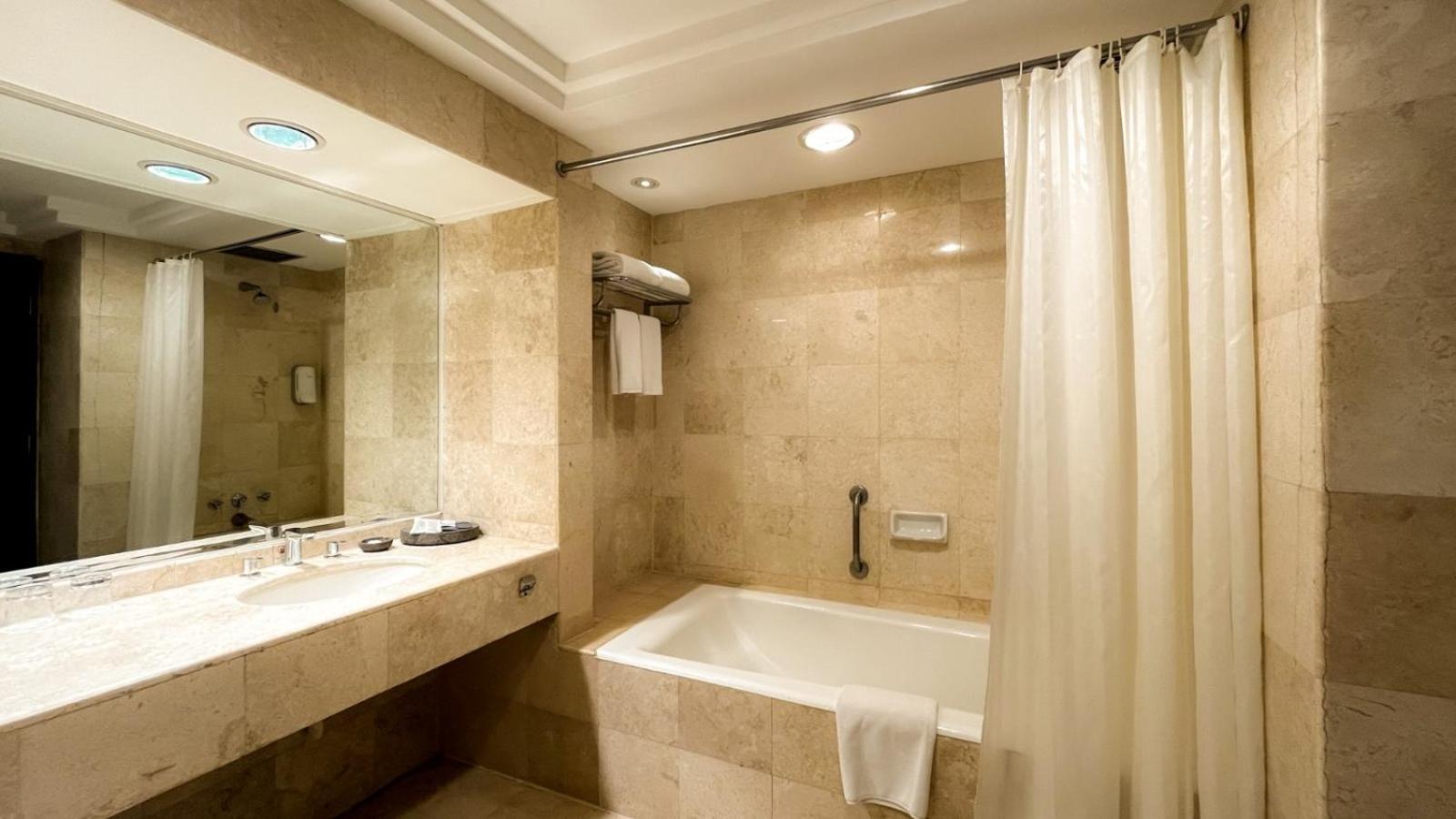 Grand Diamond Hotel Yogyakarta Maguwo Extérieur photo