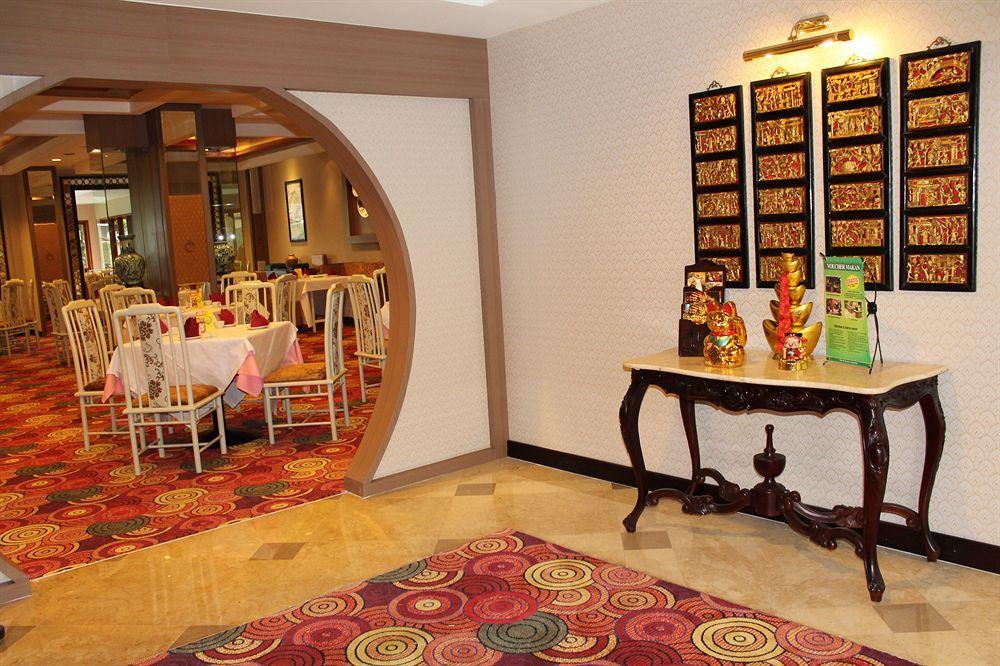 Grand Diamond Hotel Yogyakarta Maguwo Extérieur photo