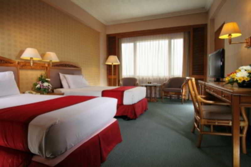 Grand Diamond Hotel Yogyakarta Maguwo Extérieur photo