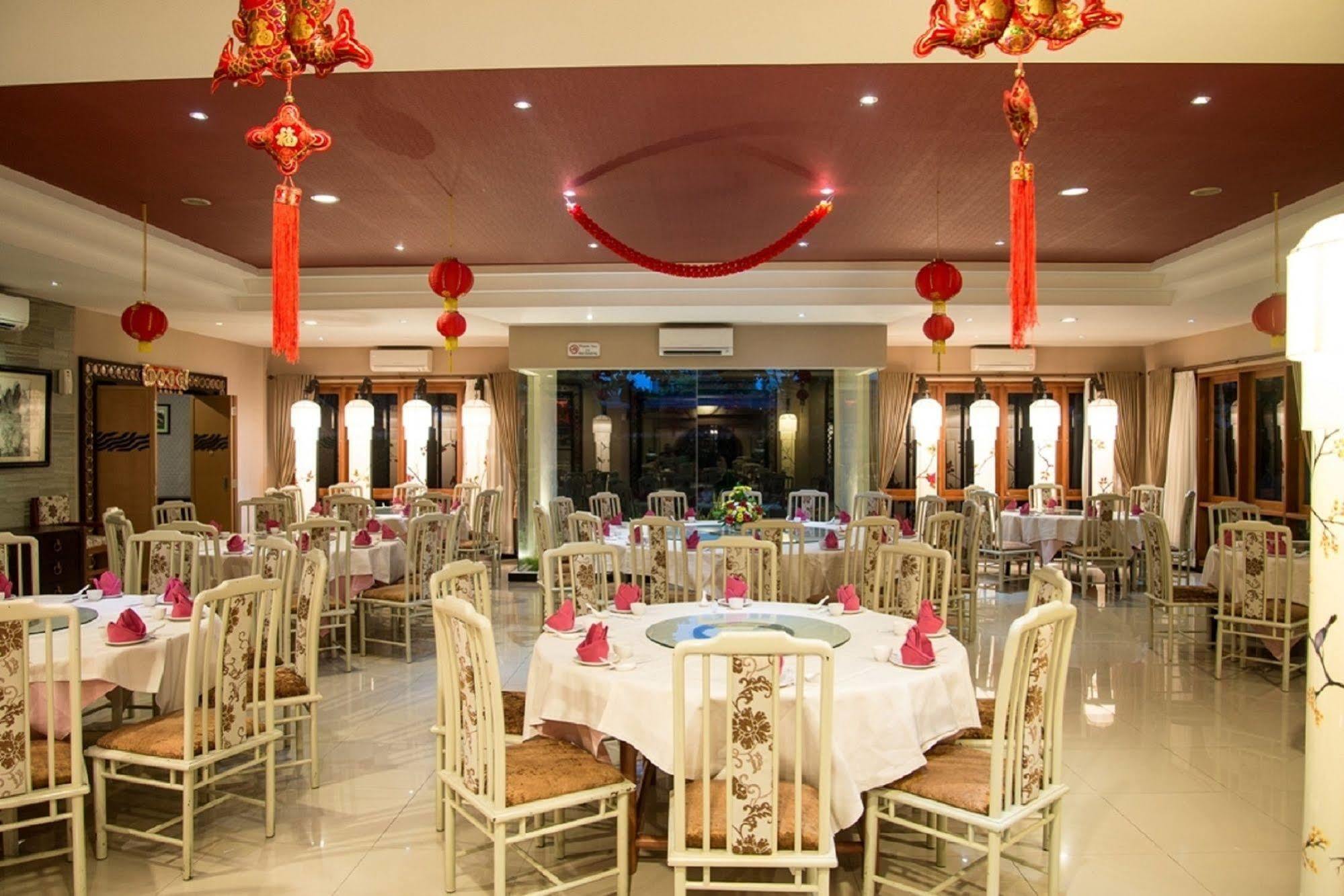 Grand Diamond Hotel Yogyakarta Maguwo Extérieur photo