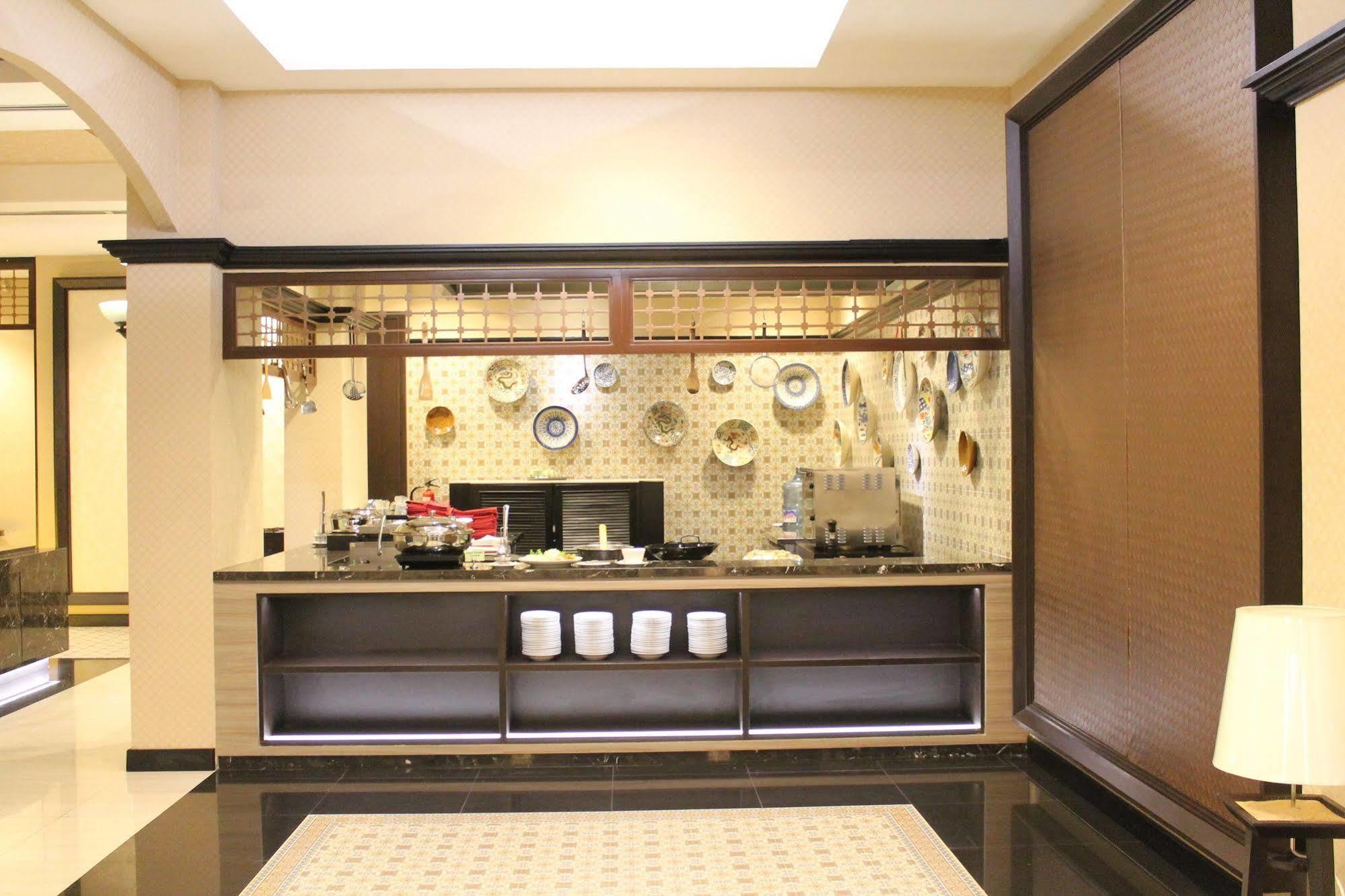 Grand Diamond Hotel Yogyakarta Maguwo Extérieur photo