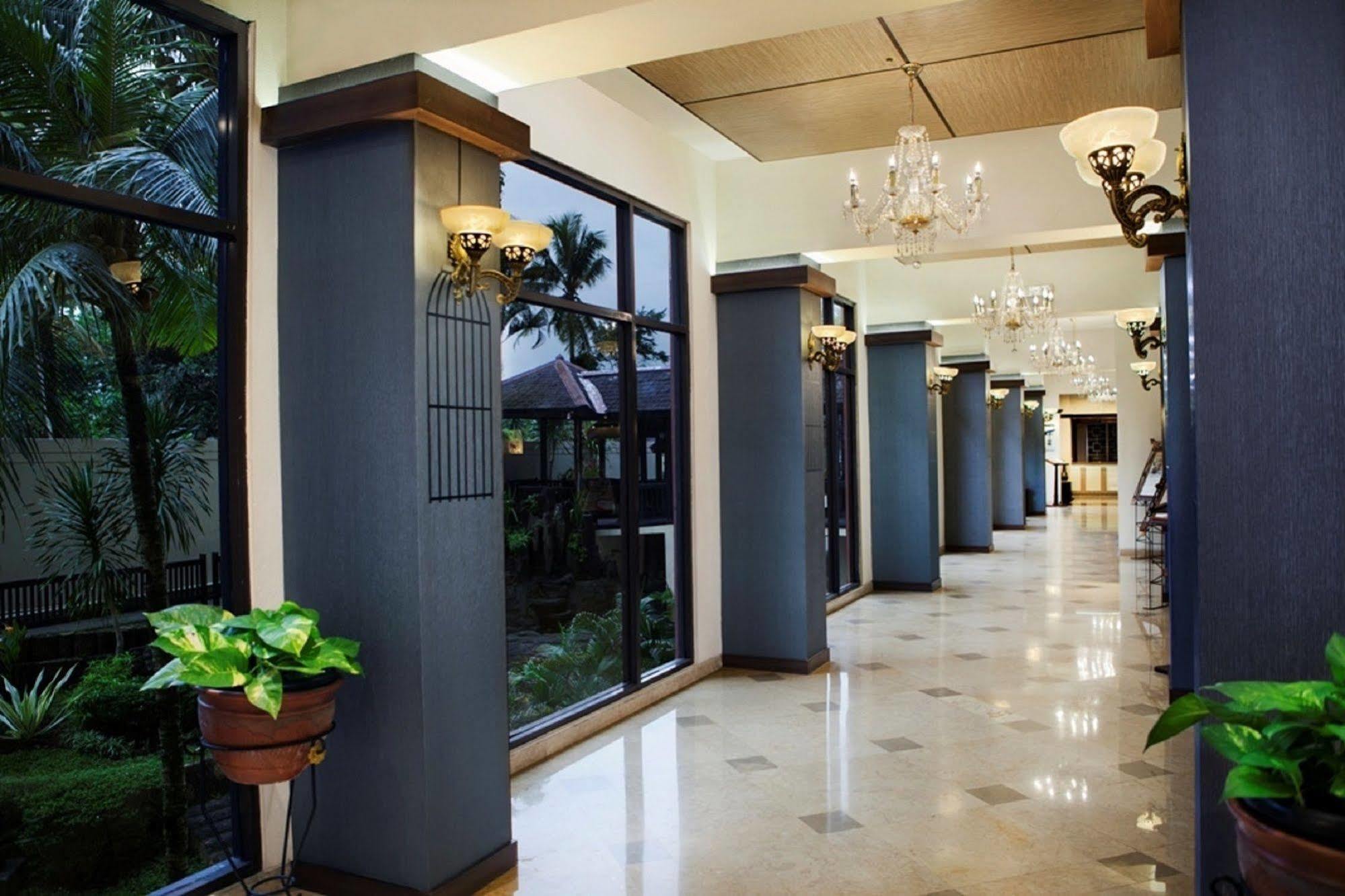 Grand Diamond Hotel Yogyakarta Maguwo Extérieur photo