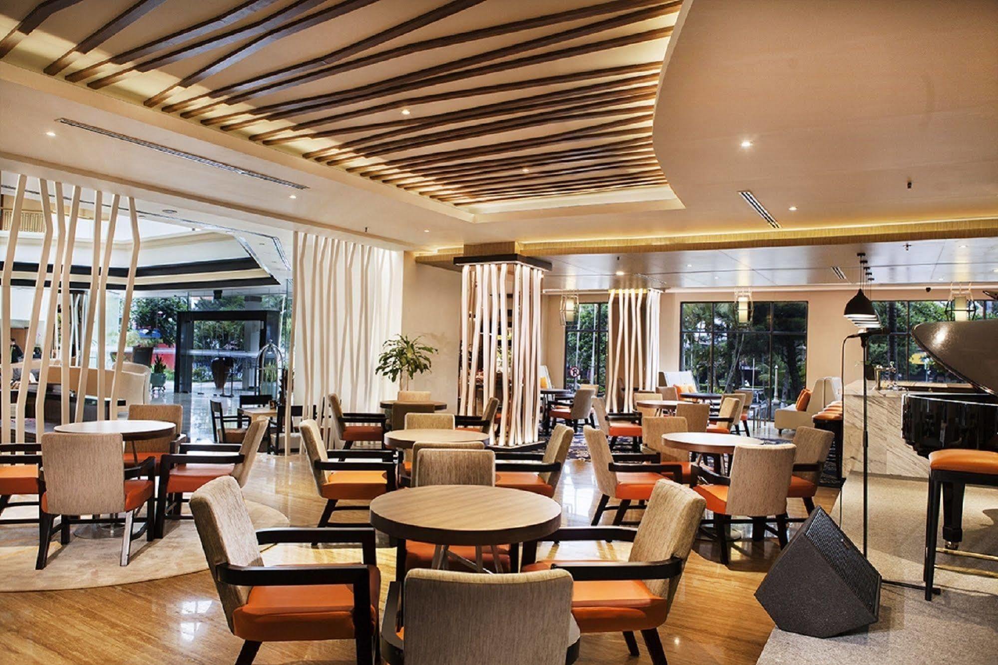 Grand Diamond Hotel Yogyakarta Maguwo Extérieur photo